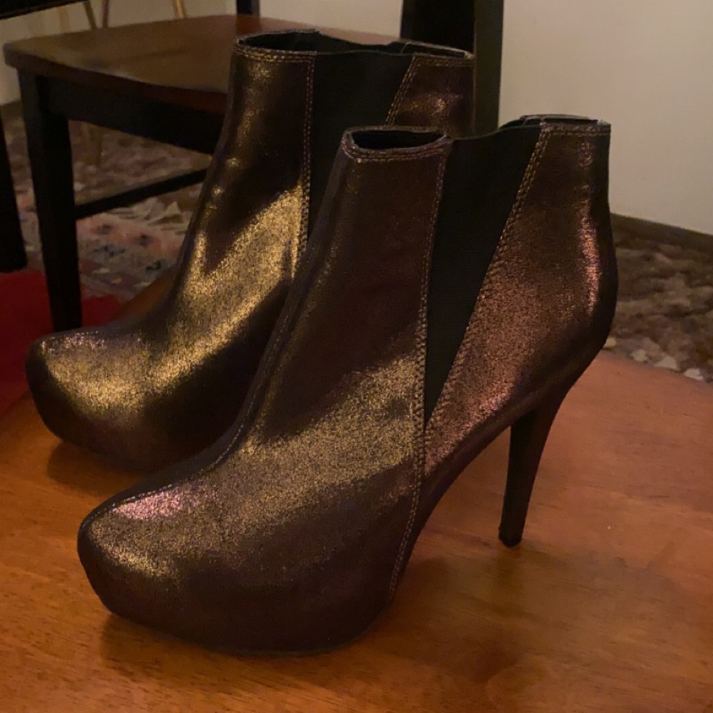 Rock & Republic metallic gold/copper platform stiletto heels size 9.5 like new